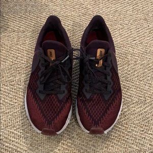 Nike “Zoom” women’s sneakers